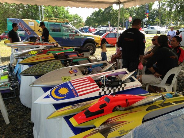 azrin_aris's tweet photo. Boats #putrajaya_rc_2013 http://t.co/9X10Vuyb