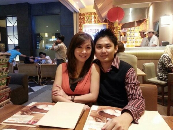 sunghendra's tweet photo. Valentine's day..
😘😘😘 http://t.co/yFBlj7Ov