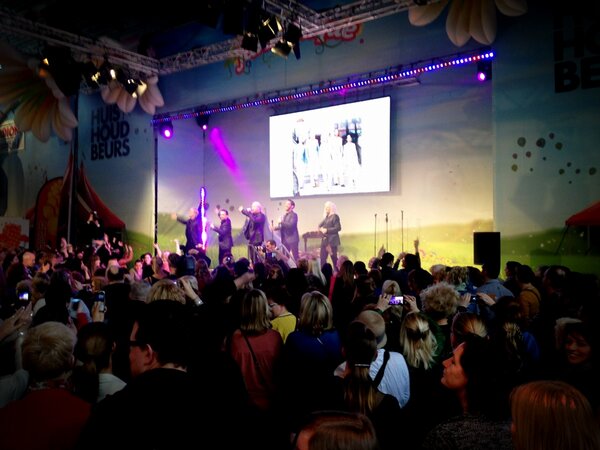 jvdgeld's tweet image. De Huishoudbeurs is geopend!! Maak er een geweldige dag van en geniet!   #AlmereFm winnaars have fun !#inhetwildeweg