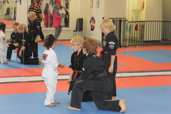 kicksprogram's tweet image. This is how our black belts respect and ready to help white belts #kenpo #karate #care #family #kids @jeff_speakman