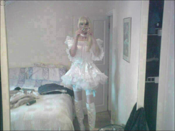 sissykinns's tweet photo. @Lustomic good sissy dolly morning http://t.co/be3Mfzl5