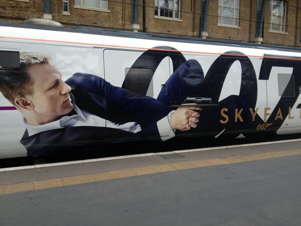 Skyfall stars to unveil Skyfall train in London BDNizfyCYAANX8F