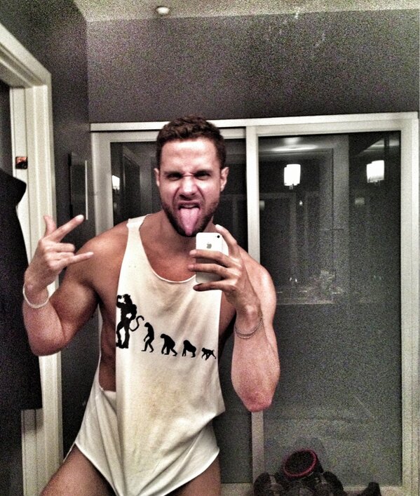 MilesDavisMoody's tweet photo. Home safe. Have a good night! #woofMonkey #Evolution http://t.co/Rz0Y0Lmw