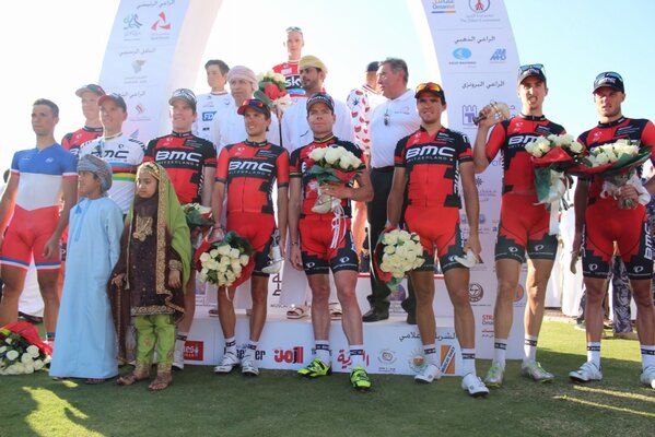 TourOfOman3's tweet photo. The winners in the different categories, with @taylorphinney particularly fond of the Omani khanjar. #TOO13 http://t.co/DEwSqap6