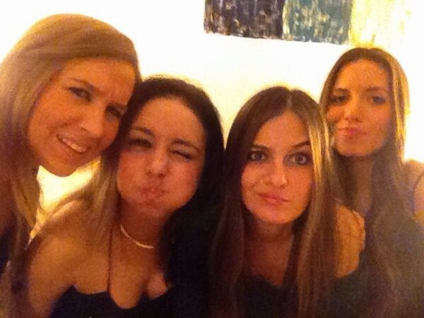 LydiaBMM's tweet photo. @martatoledo73 @ANDRIU_92 @marisolbg noches como esta...que nunca falteeeennn !! http://t.co/gqwEebFQ