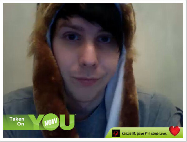 HamsterLover008's tweet photo. I took a snapshot of Phil  (@AmazingPhil) on @younow! COME SEE IT LIVE! http://t.co/p43kdF81 http://t.co/p3BtVZHG