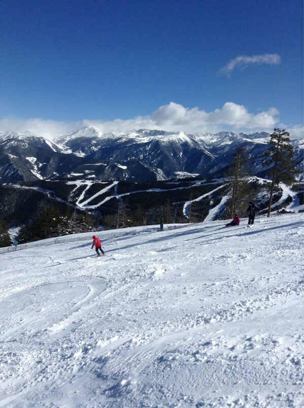 El__Cau's tweet photo. The snow is goooood! #arinsal http://t.co/ff00mrgr