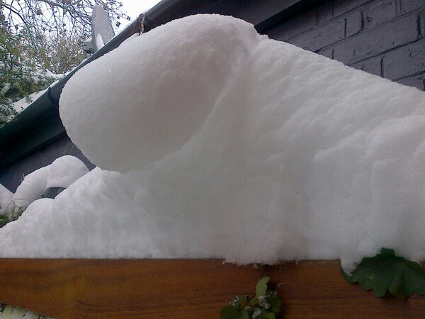 olijaycock's tweet photo. A snowy #teahupoo - lefts and rights anyone? http://t.co/gLbxJSw3