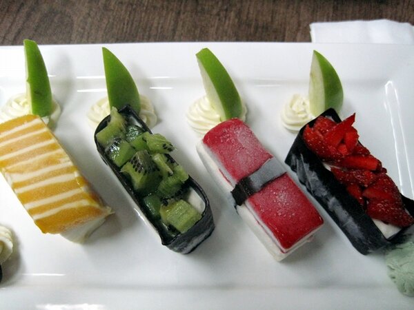 Ini nih Ice Cream Bentuk Sushi di salah satu cafe di PVJ 😋