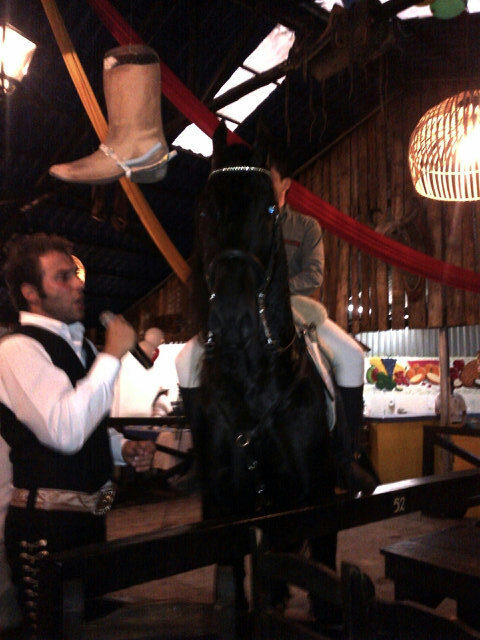 Carlos_Actor's tweet photo. Cantando! Hoy súper show celebramos Amor y amistad! San valentin!!! http://t.co/4f3Zji9J