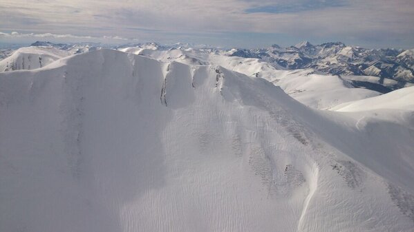 JesusCalleja's tweet photo. Mirar que cosa más guapa de montaña en la cordillera Cantábrica es de ahora mismo! http://t.co/8aNLfzls