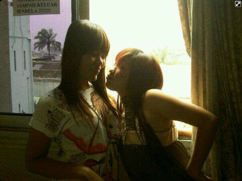 Lin9_ai's tweet photo. @lerelitolerele Lesbian bitch :D http://t.co/iDOyurUD
