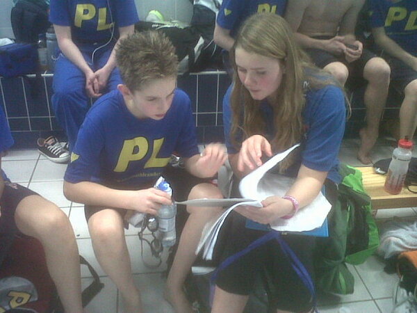 PlymouthLeander's tweet image. #Devons Coach @Hannah112x talking George Spencer through his 100 free final #swimfast