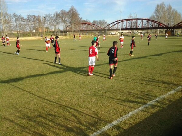 La tarde continua mejor de lo que empezo con la victoria del cadete (2-1) ante el ejido en un buen partido de ambos.