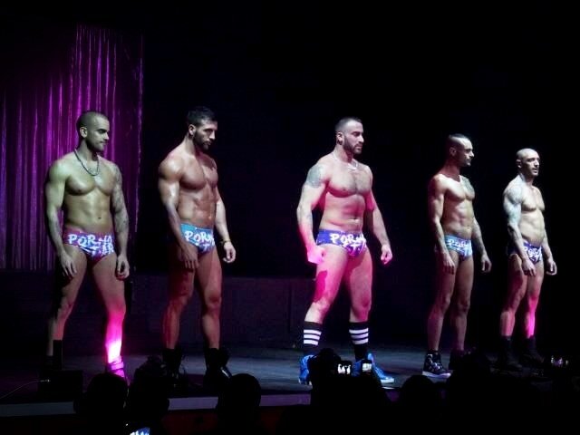 Watch Damien Crosse's leaked NSFW photo on TwXstars