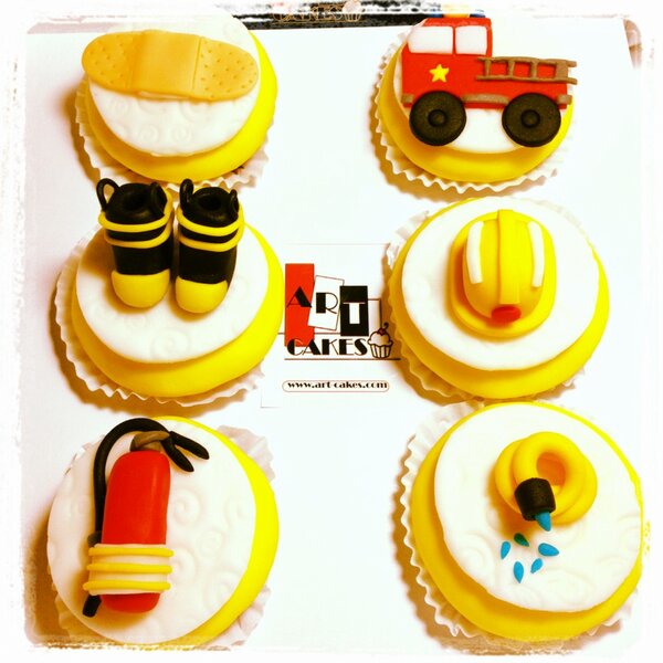 Art_Cakes's tweet photo. Rescue Cupcakes. En http://t.co/yk8EtEpJ personaliza cualquier profesión. Más info 3125205346 / 5202032. http://t.co/h8j82NYu