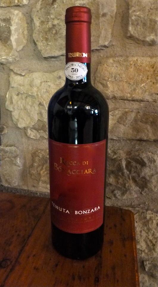 TenutaBonzara's tweet photo. Tra un paio di mesi Tenuta Bonzara compie i suoi primi 50 anni! Cosa ne pensate dell'anteprima del marchio? http://t.co/iR06TP0k
