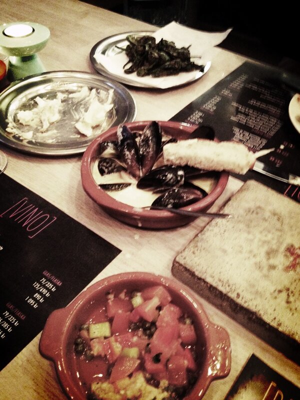 susannachloe's tweet photo. Fantastisk mat, härligt sällskap, grym puls.. Kan det bli bättre?! @AlbinEdberg @AnneRobertsson @restaurangneo http://t.co/1J8YjY1C