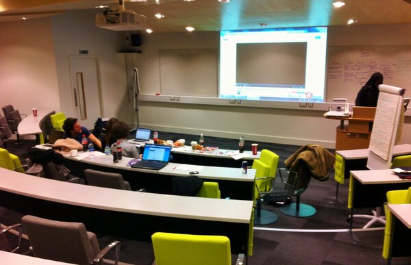 hanieirandust's tweet image. Our Harvard style lecture room definitely inspire us to work hard! #uowccehackathon @CocaCola @uw_wbs