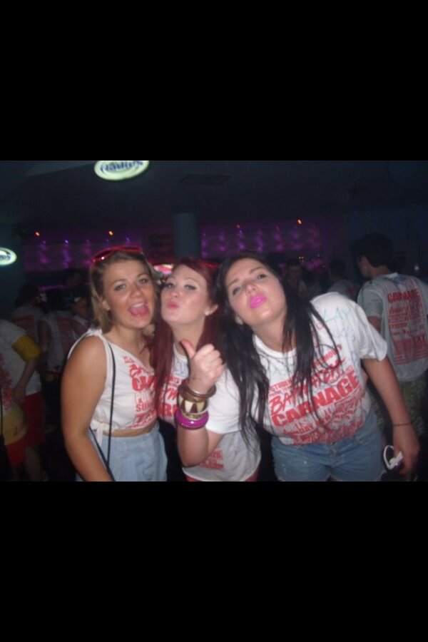 slynes1's tweet photo. Hiii @JadeDowden @PollyRow1 #missyou http://t.co/2qs8tmy8