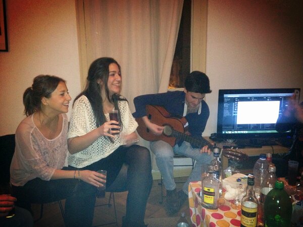 chiara_ccm's tweet photo. @Esthermiinator enamoradita me tienes con esa voz http://t.co/IdpgRXpd