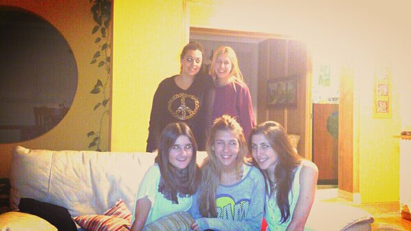 LidiaMolins's tweet photo. Terapia wak más que necesaria! @sandravg20 @aranchus @paulafuertesj @marta_fjimenez http://t.co/3K3EQNZZ