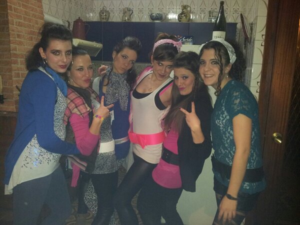 paulaespuna's tweet photo. ola que ase?!? @soniafuamanal @ndree_66 @arasinmas @saaan_93 http://t.co/1Fn09oho
