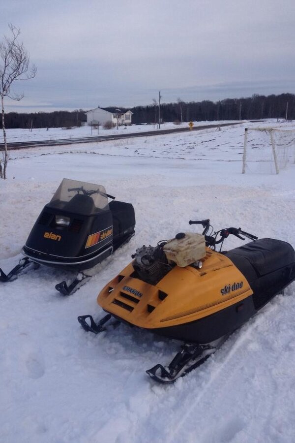 LarkinKurtis's tweet photo. Visiting the fam #ontour #ryanbirt #piggery #1972elan/citationcommercial http://t.co/QH3WfXUe