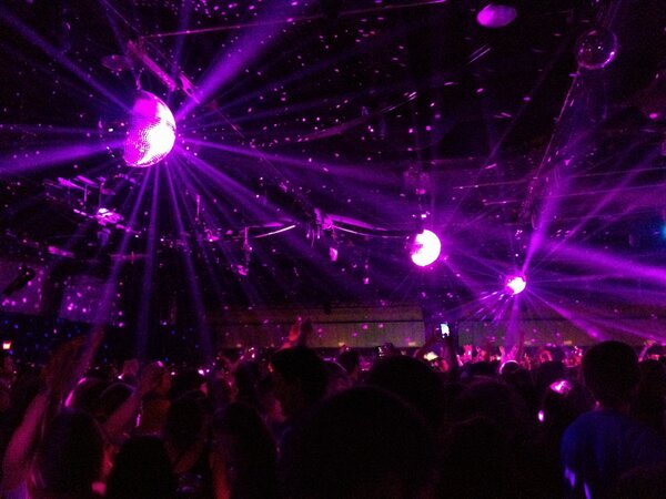 TravCorpMarkTO's tweet photo. a #cosmic moment courtesy of #passionpit at #koolhaus http://t.co/FdGKNQtZ