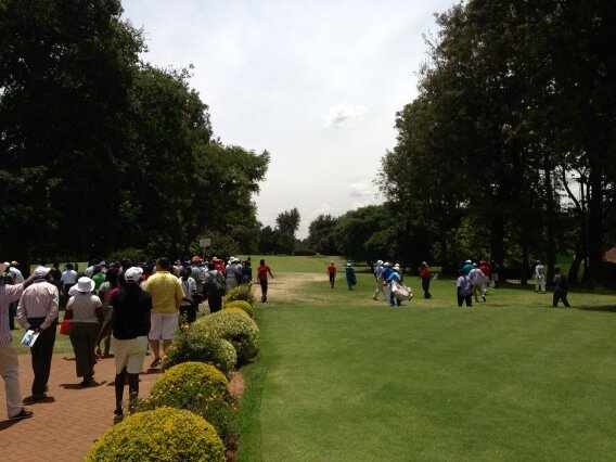 The leaders have teed off here at the #BarclaysKenyaOpen. They have loved the support so far: europeantour.com/challengetour/…