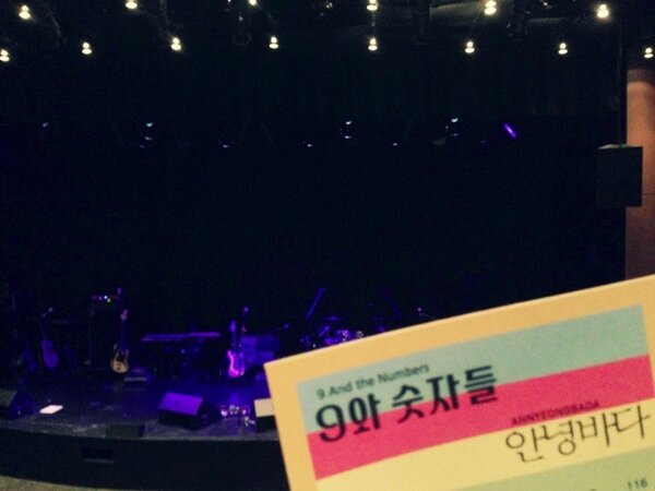efuhj's tweet photo. 9와 숫자들 공연 기다리는 중
두근두근 ㅎ http://t.co/Ws5Oqb5O