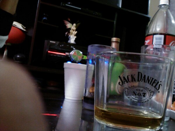 rassta_08's tweet photo. @os_iscariote ojajaja 
Aquí andamos carnal http://t.co/LiPk0jsF