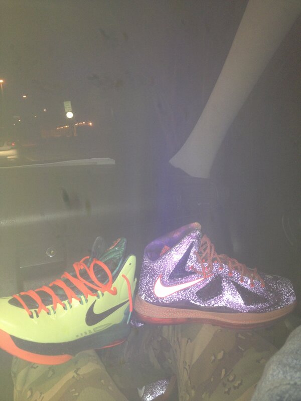 obj's tweet photo. #Area72 #OuttaDisWORLD me n my brudda fly fly http://t.co/t31Prdwv