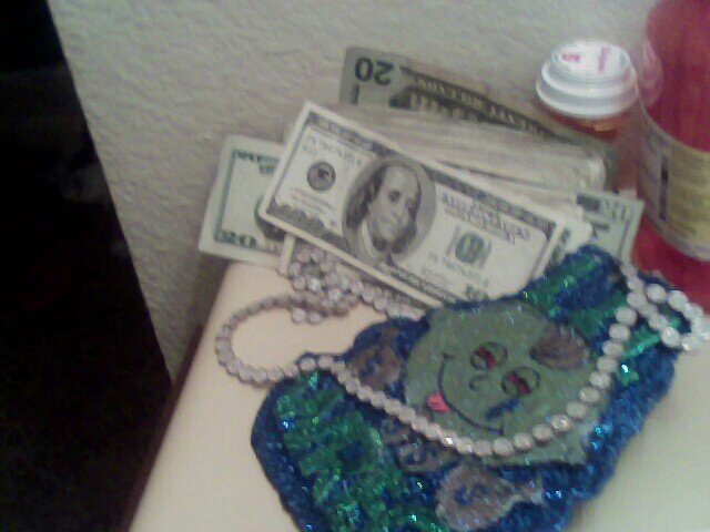 New piece from #cali they roccin. Wit me too thanks for sendin piece it #GlowNDark #lemonheadshawty http://t<a href="/tag/cali"class="tags">#cali</a><a href="/tag/glowndark"class="tags"><span>#glowndark</span></a><a href="/tag/lemonheadshawty"class="tags"><span>#lemonheadshawty</span></a>