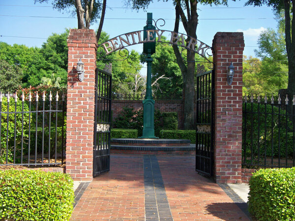 BentleyPark's tweet photo. Bentley Park Playground http://t.co/kTxOQQYu