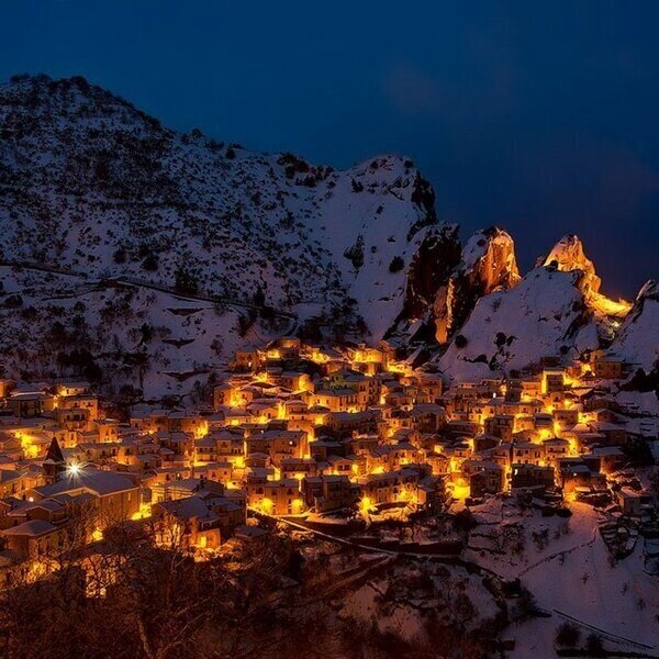 paradisewelcome's tweet image. Castelmezzano, Italia.