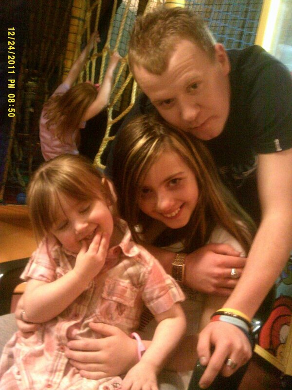 RyanMatches's tweet photo. Me, Zoe &amp; Tamara http://t.co/lNcuUhQb