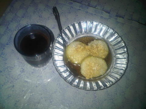 AbdulHarry09's tweet photo. Abis mankan dapet rezeki kopi sama kue lopiz, makyozzz http://t.co/7GSgpELe