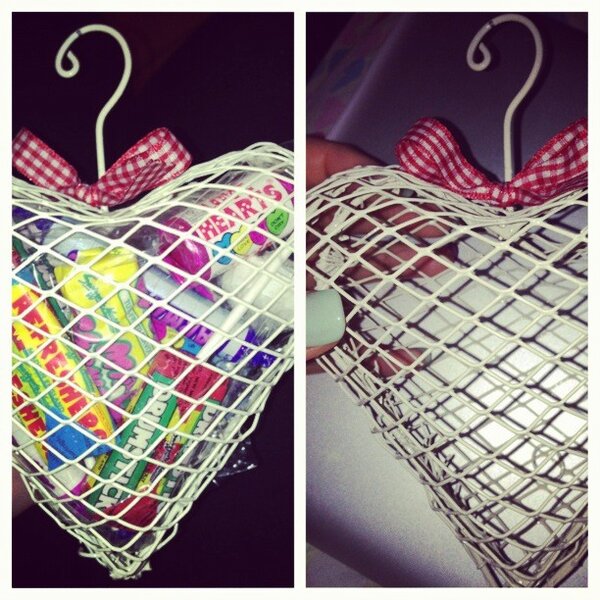 Siaany5's tweet image. When I got it there was sweets but when my brothers found it there was nothing left! #alwaystheway #leaveoff 😳