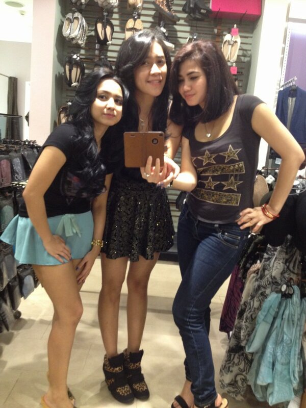 Jothiputri's tweet photo. @anissa_farissa http://t.co/YWqAvr0e