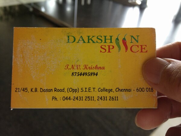 tumu's tweet photo. ミールスに反応があるので詳細情報を。
チェンナイの「DAKSHIN SPICE」
VEG THALI Rs140
TANDOORI CHICKEN (FULL) Rs280
LASSI Rs45
MINERAL WATER Rs40 http://t.co/Jyxiu2sV