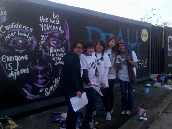 CallofBeautyx's tweet photo. 6 hours painting this mural to improve self-esteem in young people!#custardfactory Help spread the message!http://t.co/8Mpve9iE