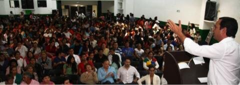 PaulCarrillo2's tweet photo. La @RED_CIUDADANA_ esta involucrando a la sociedad civil, para generar soluciones a problemas q aquejan a BJ. http://t.co/eY9t0p3j