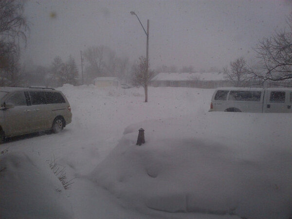 AnnexAgro's tweet image. Dumping snow in Milestone.  Hope this doesn't last long.  #stupidweather #wetspring?