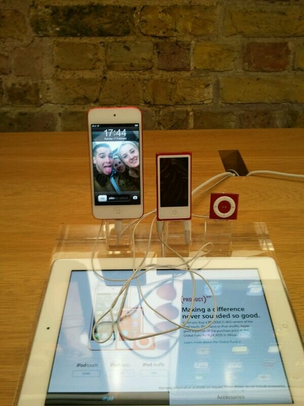 kikyjc's tweet photo. @ortigosaemilio aki tienes una fotito pa k veas k nos akordamos!!( tienda appel movil d ventad jaja xauuuuu besoss http://t.co/tNSTM4hk