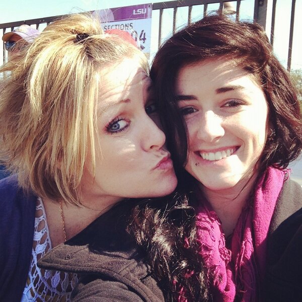 kelliabell's tweet photo. LSU baseball with my favorite middle child @broookebel http://t.co/Z3Lsxr5K