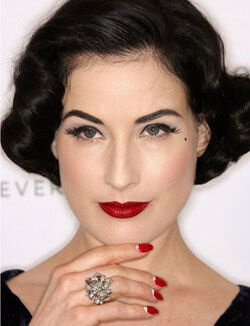 NailshopXL's tweet image. Mooie #nagels Toen en Nu - bit.ly/VYQUop - Mooie nagels zijn net zo belangrijk als een mooi uiterlijk.