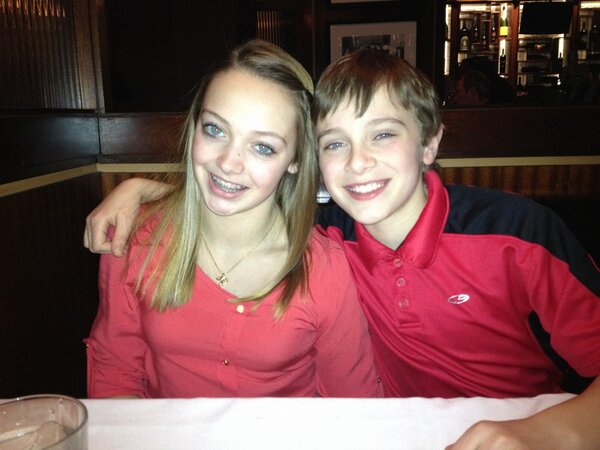 ange_abailey's tweet photo. #dinner out with the fam!!! http://t.co/l2xaVGOE