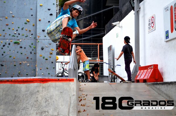 180GradosMag's tweet photo. Bryan Tovar demostrando su talento. Foto Oliver Toledo @olivertoledo3 http://t.co/hpGYuvrl