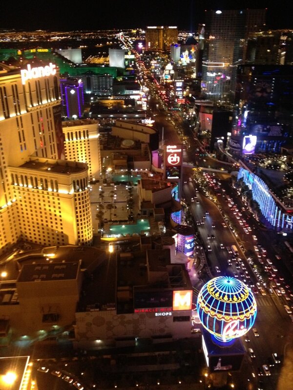 kerianngore's tweet image. Also, I cannot get over how gorgeous Vegas is. #eiffeltowerview